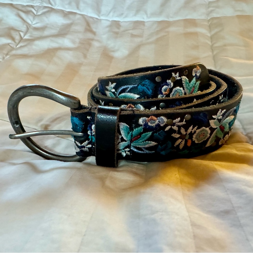Lucky Brand black leather embroidered floral belt, large